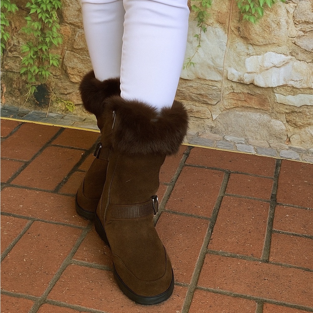 STUART WEITZMAN Luxury Warm Winter Fur Cuffed Chocolate Suede Flat Boots, 7 - Picture 2 of 16